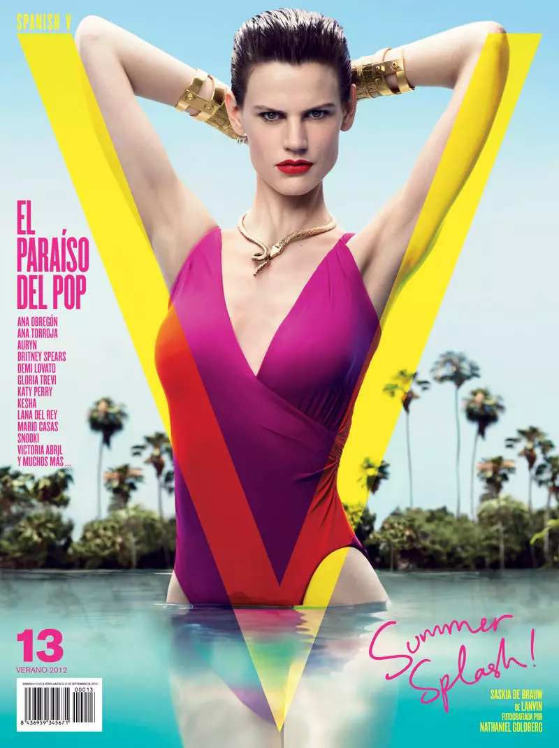 Saskia de Brauw sis in swemklere vir V Spain's Summer Cover Shoot deur Nathaniel Goldberg