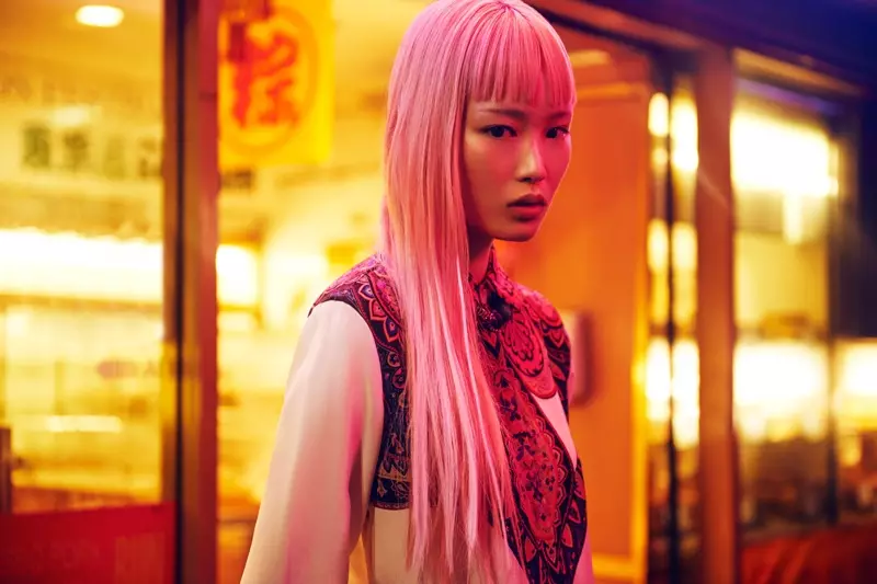 Fernanda Ly abona hafi ye mu ishati ya Etro