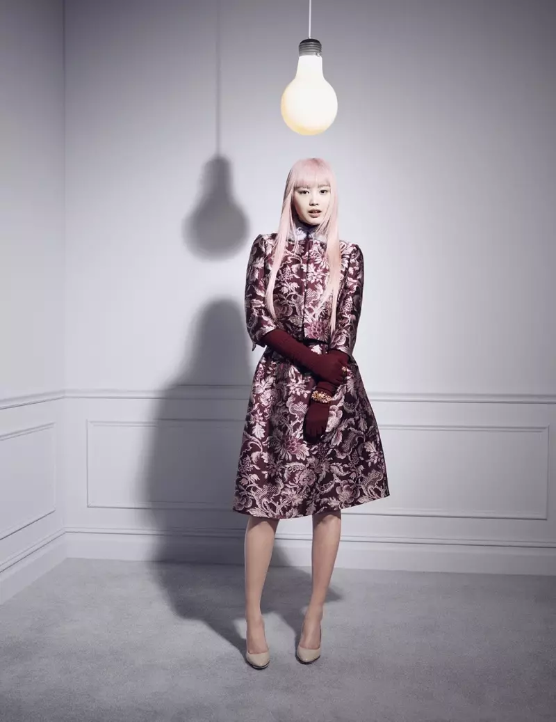 Fernanda Ly spēlē Bergdorf Goodman Magazine rudens numuru