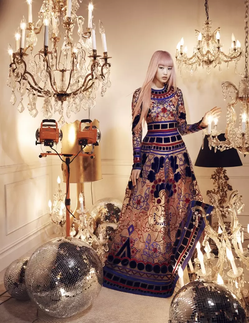 Modele Fernanda Ly haftowana suknia z Naeem Khan