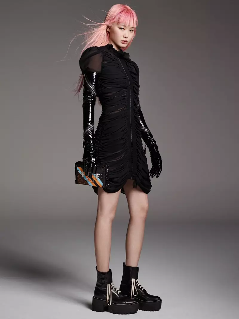 Фернанда Ли снялась в предосеннем лукбуке Louis Vuitton 2016 года.