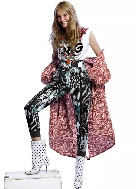 Alisa Ahmann es Vision in Prints para Harper's Bazaar Turquía