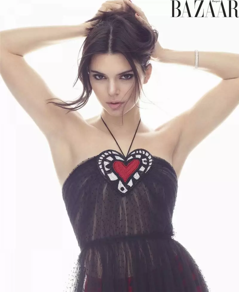 Kendall Jenner ji bo Harper's Bazaar Barên Biharê Digire