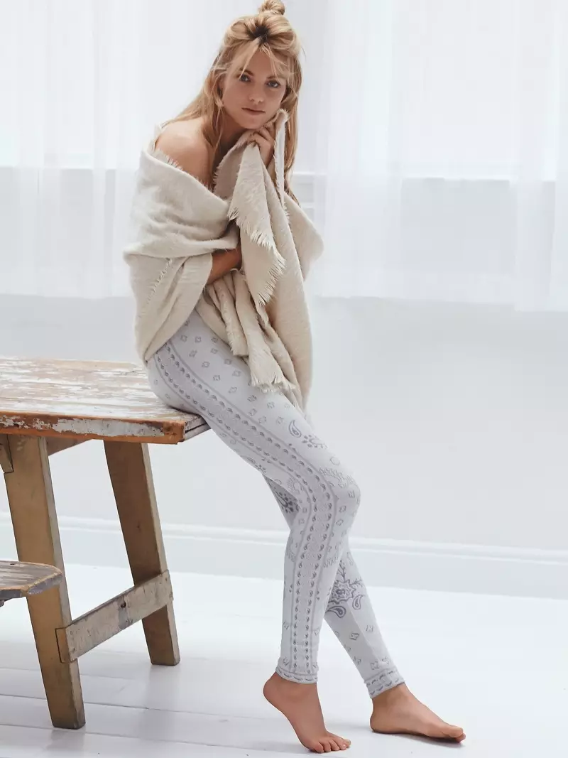 Ndị mmadụ n'efu na-abịa dị ka ị bụ Sweater Leggings