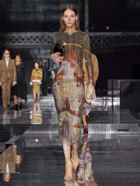 Burberry Atenga Ulendo Ndi Fall 2020 Show