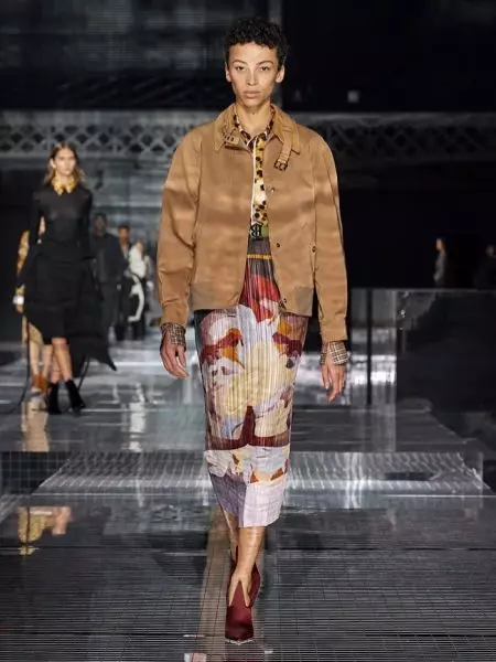 Burberry fait un voyage avec le défilé automne 2020