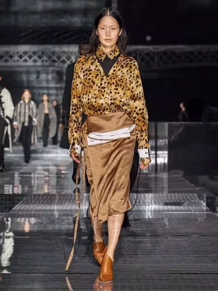 Burberry Nagbiyahe Uban sa Fall 2020 Show