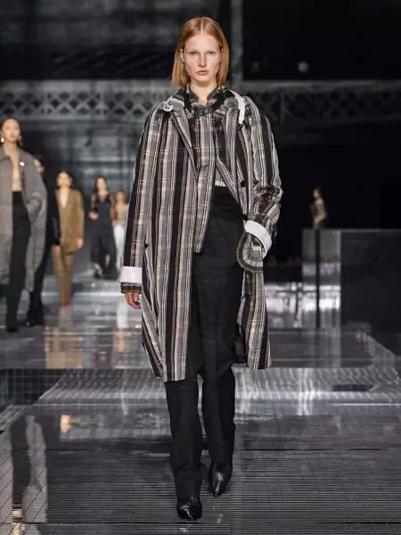 Burberry fait un voyage avec le défilé automne 2020