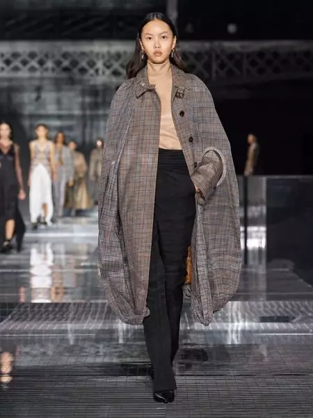 Burberry maakt een reis met de herfstshow van 2020