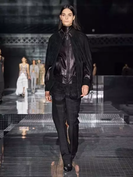 Burberry Nagbiyahe Uban sa Fall 2020 Show