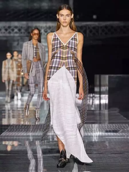 Burberry 2020 жылғы күзгі шоумен саяхатқа шығады