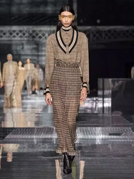 Burberry Nagbiyahe Uban sa Fall 2020 Show