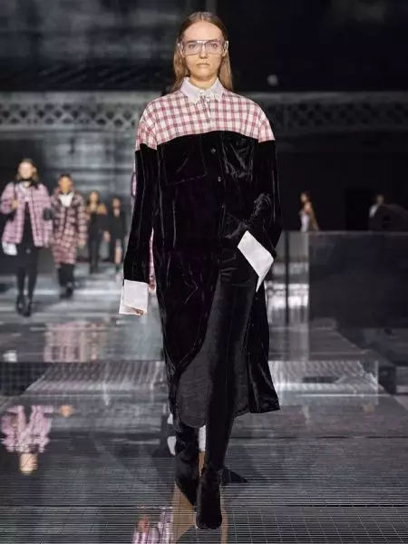 Burberry Nagbiyahe Uban sa Fall 2020 Show