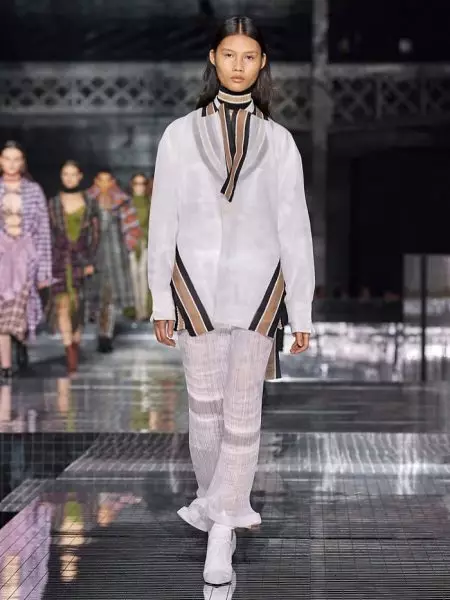 Burberry Nagbiyahe Uban sa Fall 2020 Show