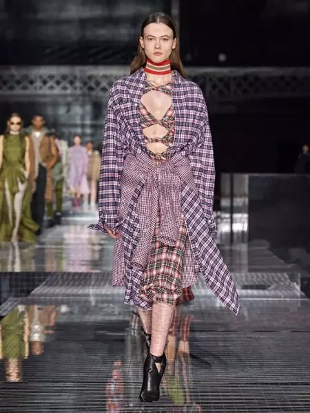 Burberry wuxuu ku qaataa Safar uu ku jiro Bandhiga Dayrta 2020