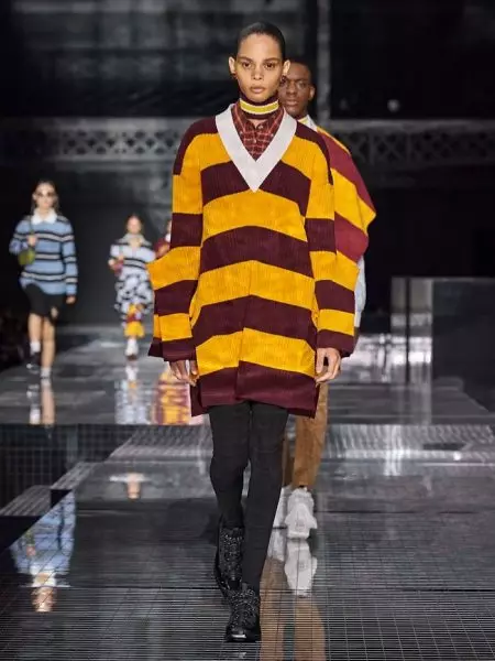 Burberry bắt đầu hành trình với buổi trình diễn mùa thu 2020