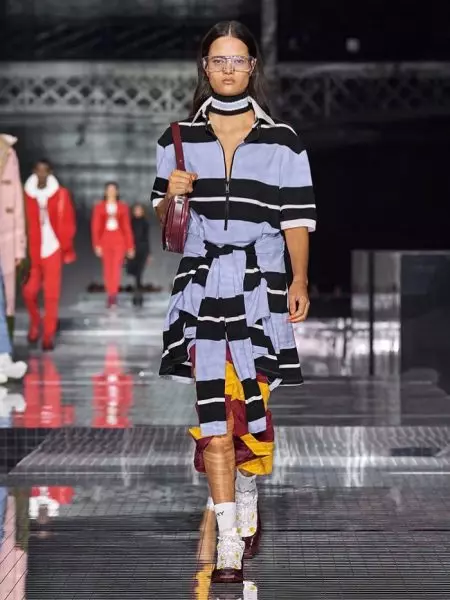 Burberry Atenga Ulendo Ndi Fall 2020 Show