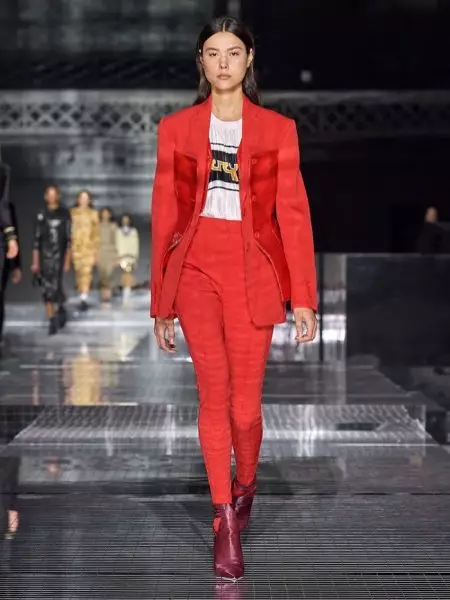 Burberry Atenga Ulendo Ndi Fall 2020 Show