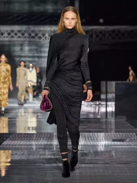 Burberry Nagbiyahe Uban sa Fall 2020 Show