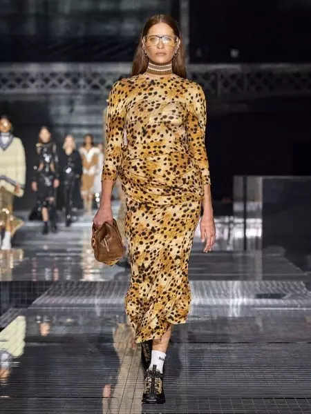 Burberry Nagbiyahe Uban sa Fall 2020 Show