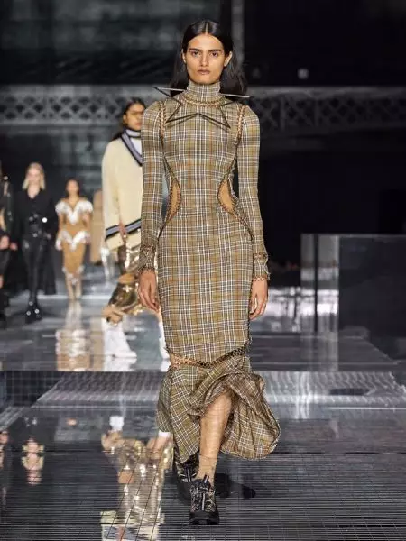 Burberry maakt een reis met de herfstshow van 2020