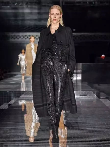 Burberry yn Mynd ar Daith Gyda Sioe Fall 2020