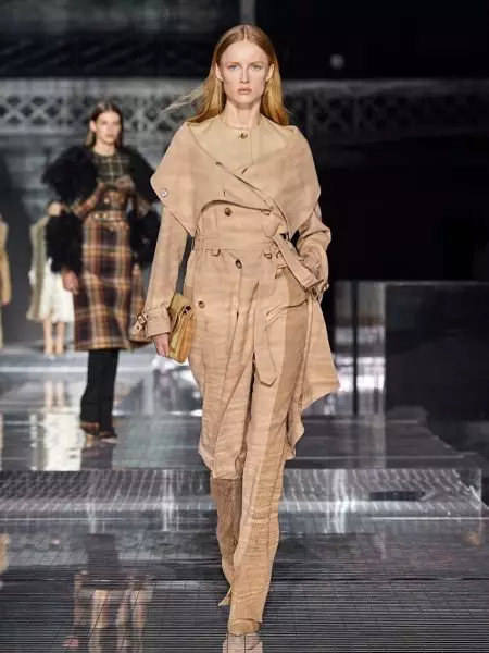 Burberry wuxuu ku qaataa Safar uu ku jiro Bandhiga Dayrta 2020