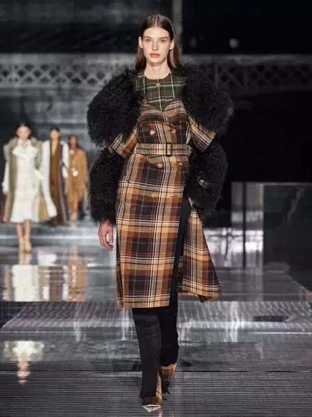 Burberry fait un voyage avec le défilé automne 2020