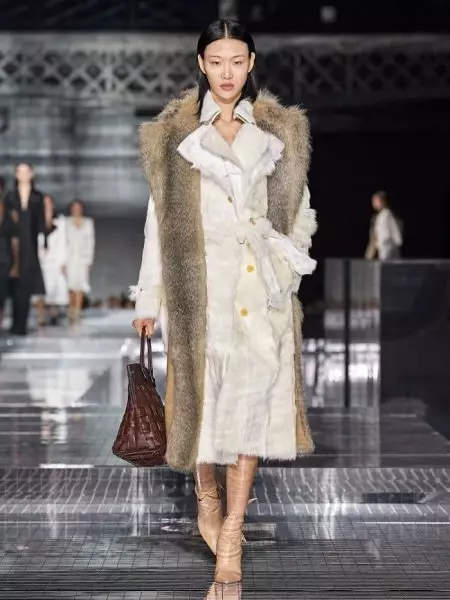 Burberry 2020-يىلى كۈز پەسلى بىلەن ساياھەت قىلىدۇ