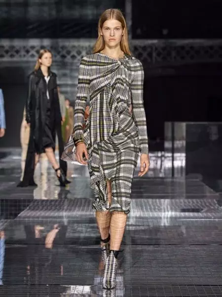 Burberry 2020-يىلى كۈز پەسلى بىلەن ساياھەت قىلىدۇ