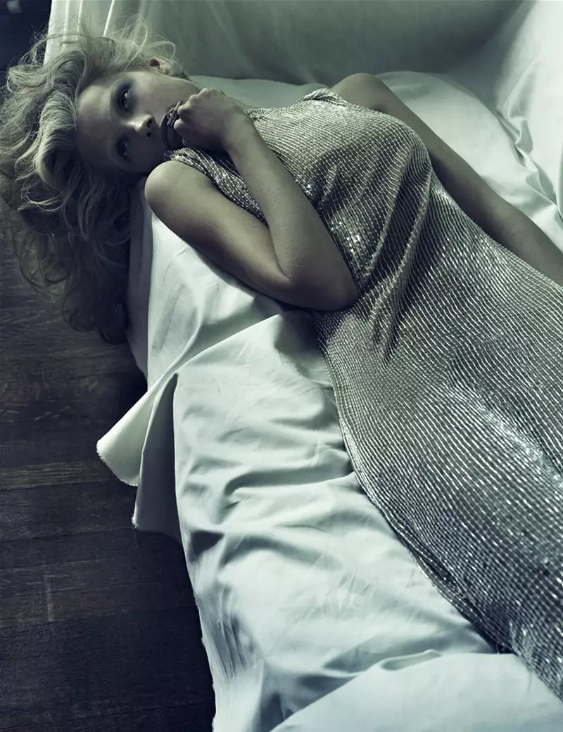 Morning Beauty | Edita Vilkeviciute & Anna Maria Jagodzinska deur Craig McDean