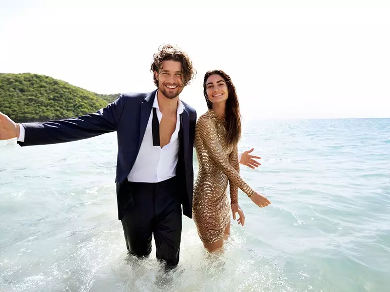 Lily Aldridge chụp cùng Wouter Peelen ở hậu trường tại chiến dịch nước hoa của Michael Kors