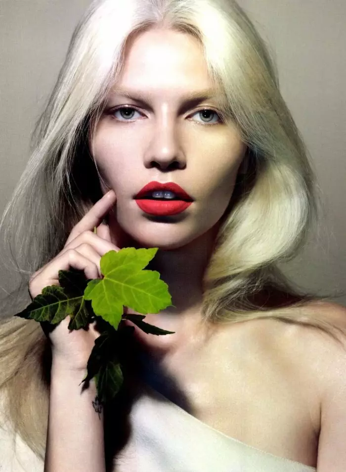 Aline Weber oleh Camilla Akrans untuk Numéro #128