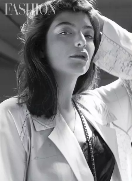 Lorde poseert in romantische stijlen voor FASHION Magazine