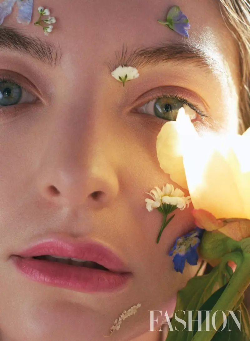 Lorde er et blomsterbarn i FASHION Magazine