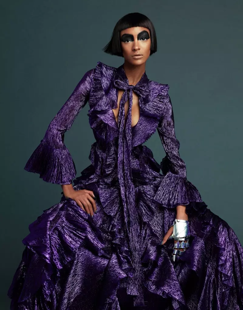 Jourdan Dunn pose dans Fashion Forward Looks pour Prestige Hong Kong