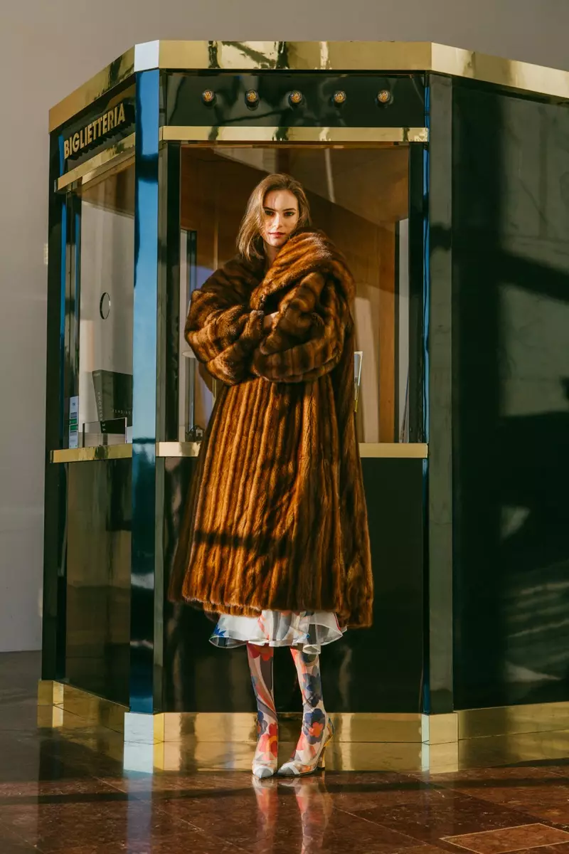 Juju Ivanyuk Pose di Fendi's Luxe Looks for ELLE Japan