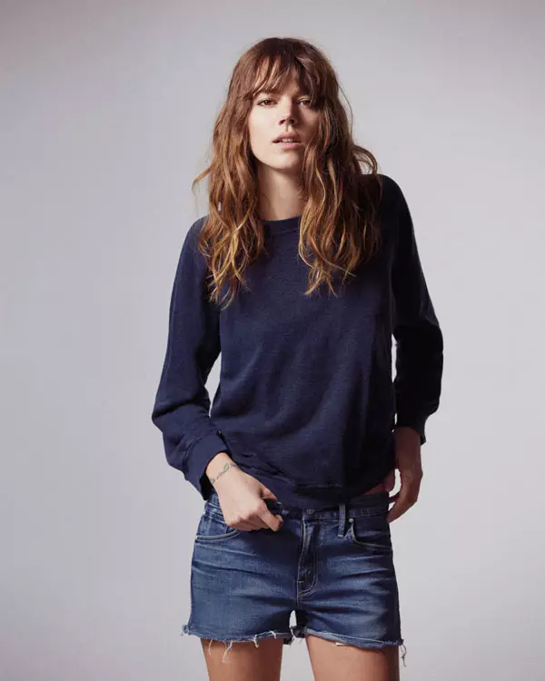 Žr. Freja Beha Erichsen kapsulių kolekciją, skirtą „Mother Denim“.