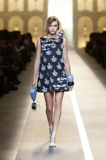 Fendi ጸደይ 2015: አበቦች ያብባል