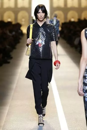 Fendi 2015eko udaberria: Loreak loratzen