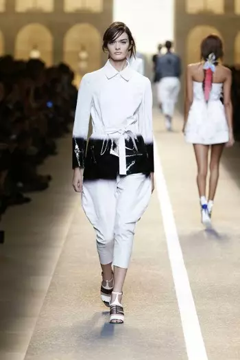 Fendi 2015eko udaberria: Loreak loratzen