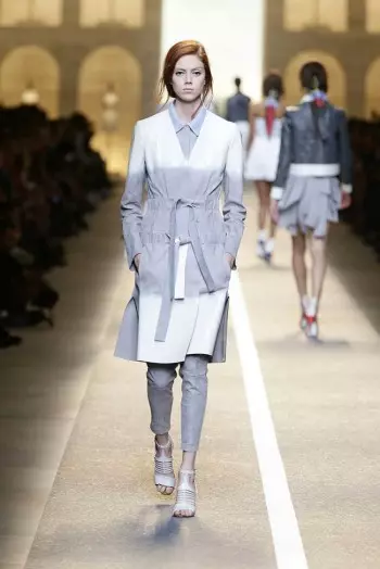 Fendi 2015eko udaberria: Loreak loratzen