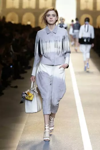 Fendi باھارى 2015: گۈللەر ئېچىلدى