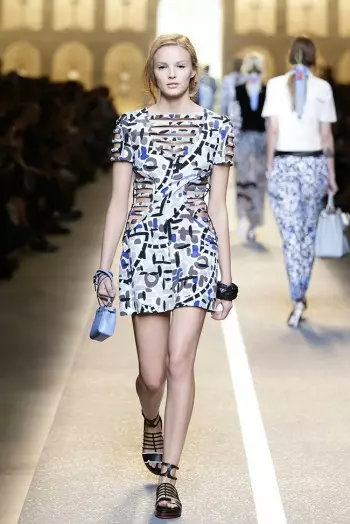 Fendi 2015eko udaberria: Loreak loratzen