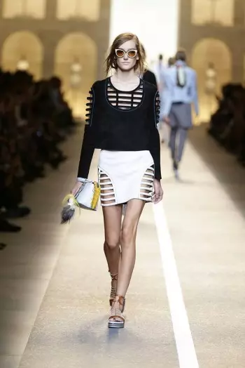 Fendi ጸደይ 2015: አበቦች ያብባል