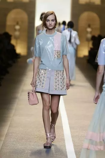 Fendi våren 2015: Blommor blommar