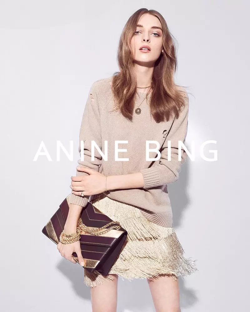 Anine Bing 2016-жылдын күзүндө кампанияда Patchwork Kensington сумкасын көрсөтөт