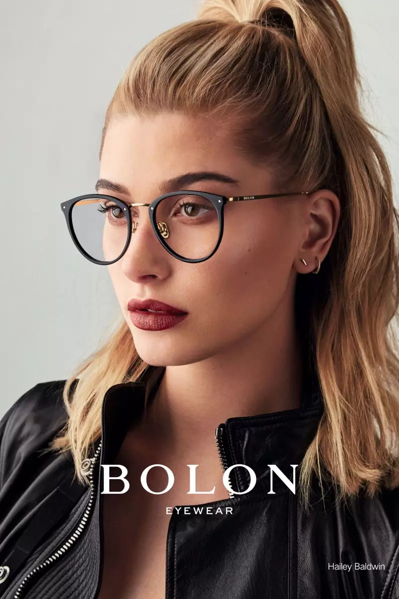 Model Hailey Baldwin Bolon Eyewear kampaniyasında ağıllı görünür