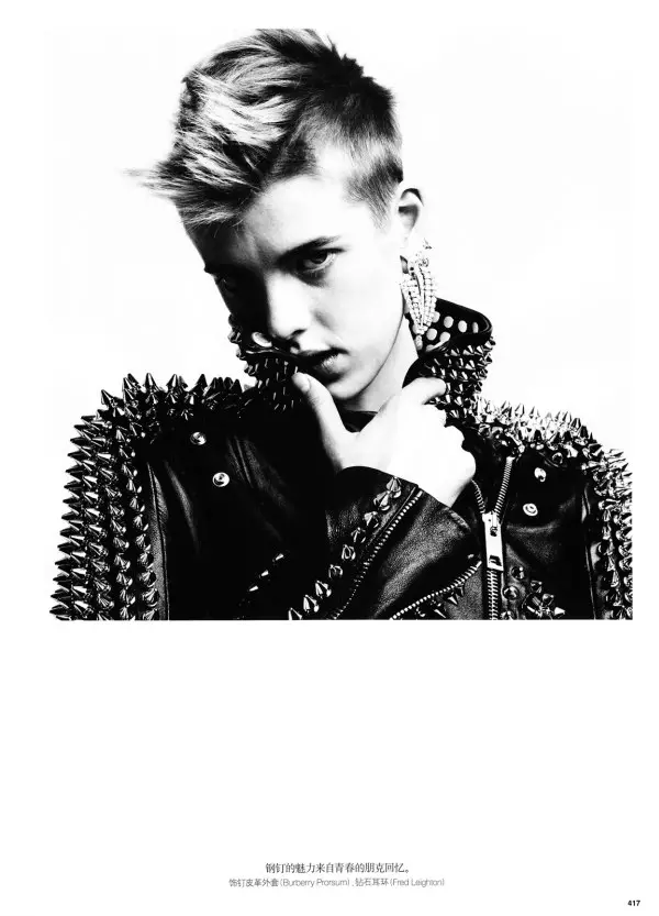 Agyness Deyn tomonidan Xedi Slimane tomonidan Vogue China uchun 2011 yil mart