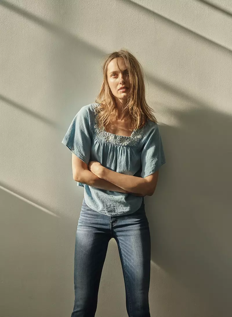 Дэнни Уоштегі Madewell кестеленген джинсы көбелек үсті және Cali деми-етік джинсы